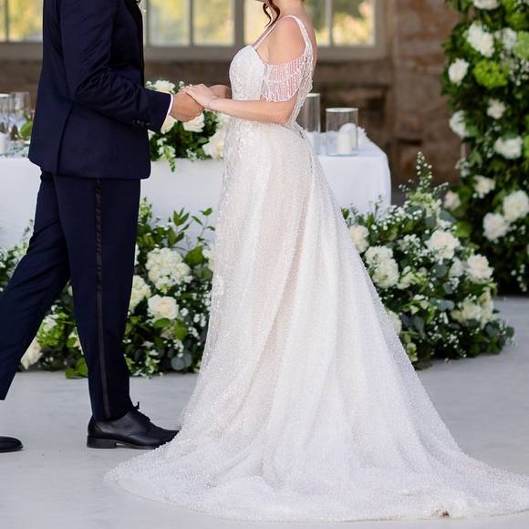 One-of-a-Kind Wona Atelier Wedding Dress - Picture 7 of 17